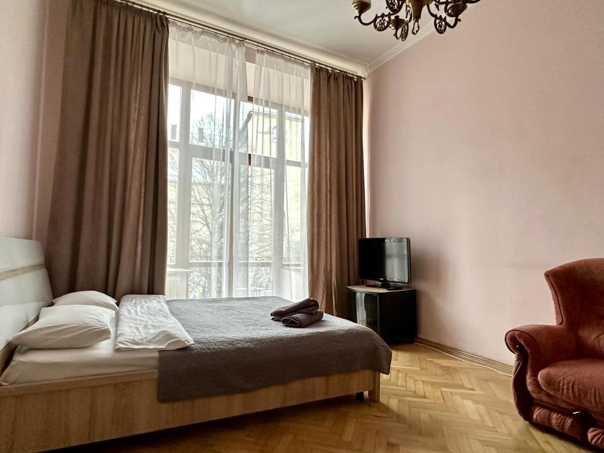 Romantic Apartments - Оn Valova Street Lviv Exteriör bild