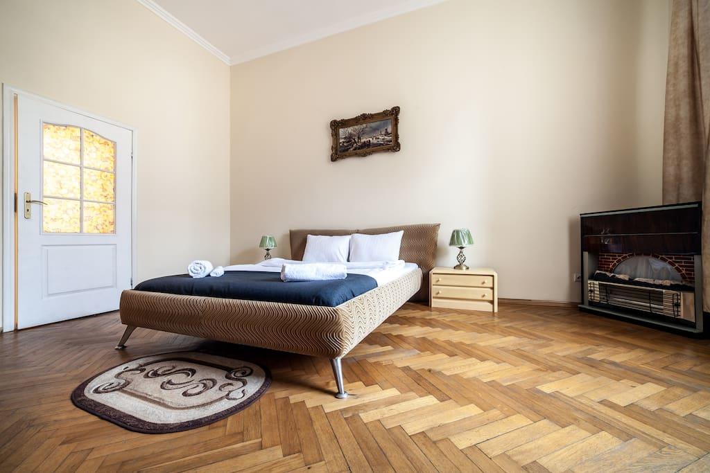 Romantic Apartments - Оn Valova Street Lviv Exteriör bild